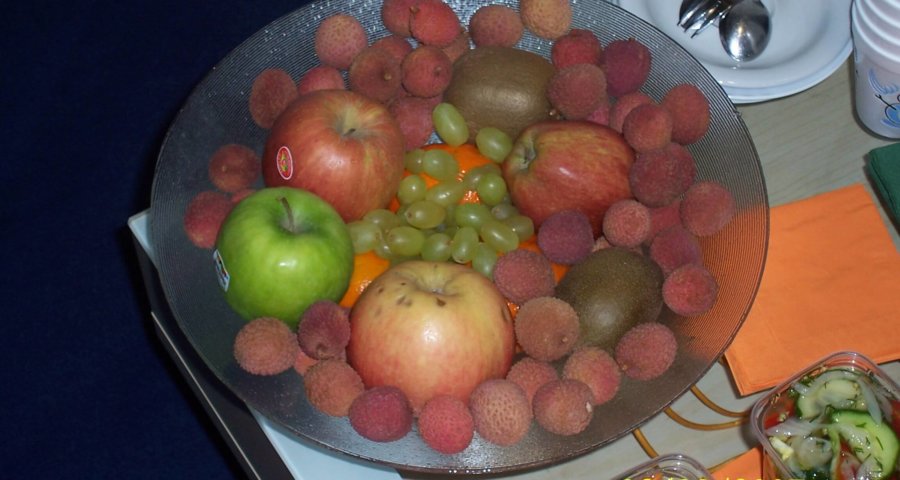 gesundes Obst gehört an jeden Arbeitsplatz (c) familienfreund.de