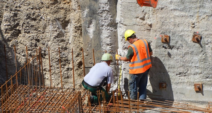 Bauarbeiter haben einen körperlich anstrengenden Beruf (c) piro4d / pixabay.de