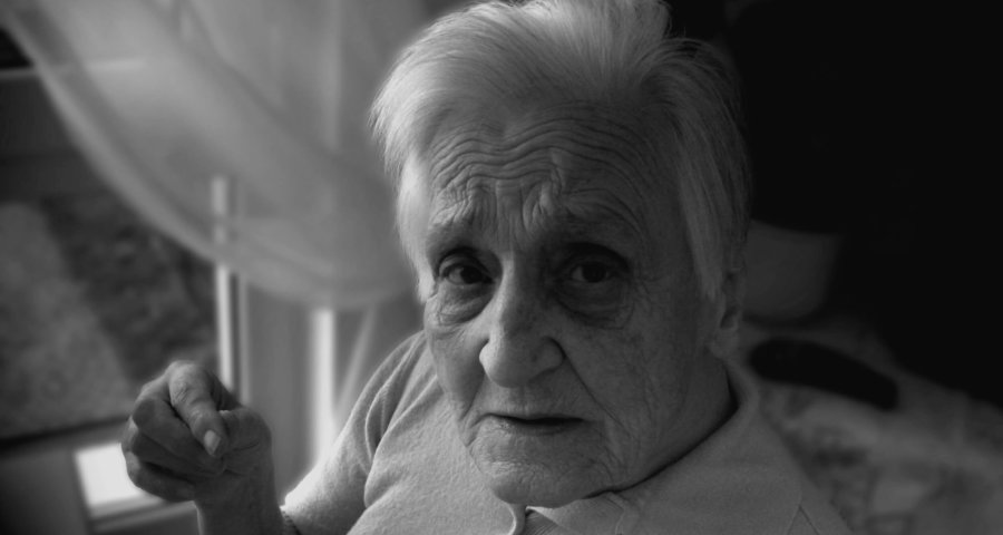 Seniorin mit Demenz (c) Gerd Altmann / pixabay.de
