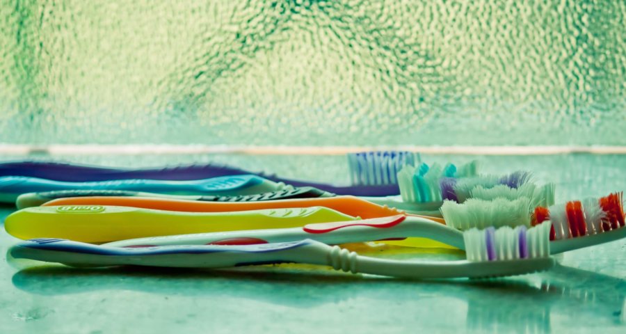 Zahnbürste als Werkzeug für gesunde Zähne (c) pdpics / pixabay.de